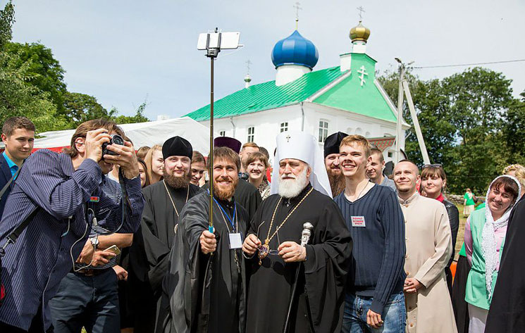 Человек должен жить и верить, что Господь не попустит смерти праведника