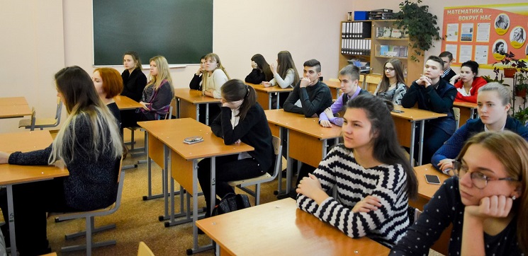 Посещая школы, мы ведём диалоги с учащимися