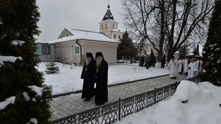 Насколько я понял, путь Владимира в монастырь был нелёгким
