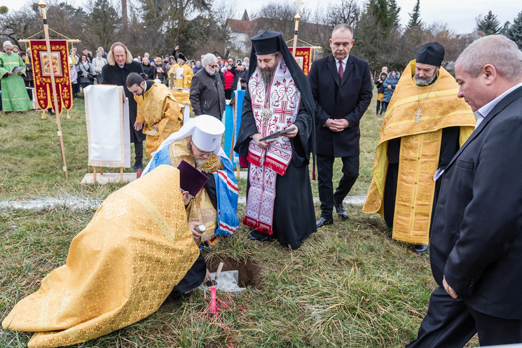 В Венгрии один православный храм освятили, второй — заложили
