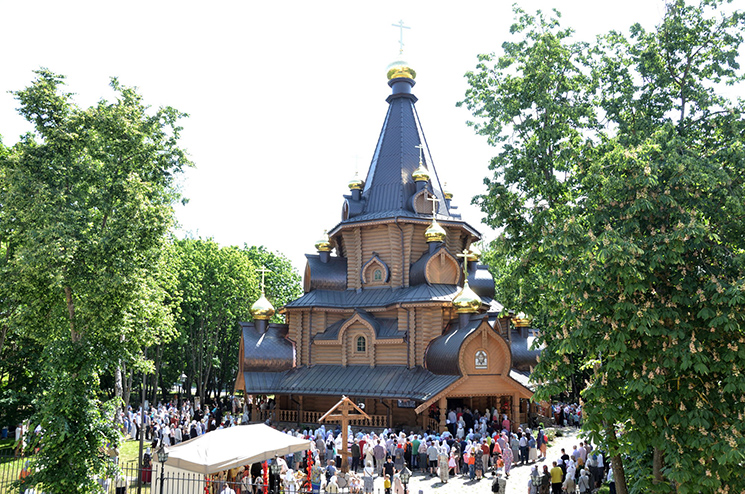 Это самый высокий деревянный храм Европы