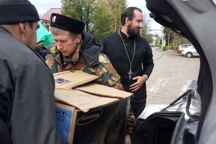 Церковь оказывает помощь пострадавшим от наводнения на Кубани