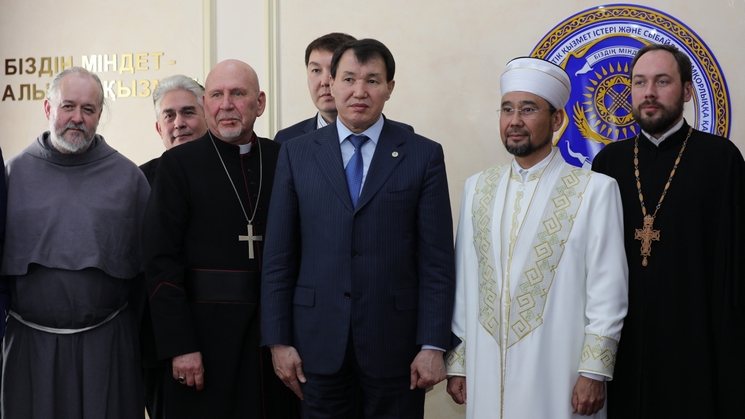 О грехе коррупции духовенство Казахстана заговорит на проповедях