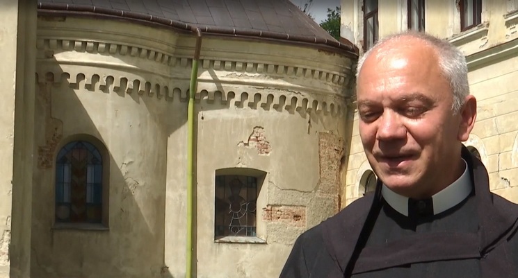 Кот вернулся в монастырь